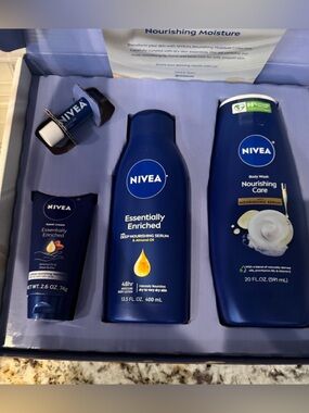 NIVEA Essentially Enriched Nourishing Body Care Set - Deep Blue